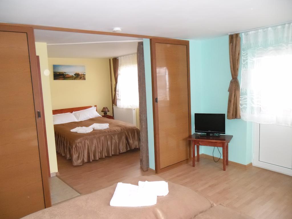 Pensiunea Aurora - Great Hostel Voineasa Room photo